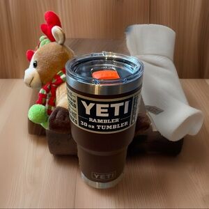 NEW with tags Rare Yeti Tumbler 30oz Wetlands Cup with Orange Magslider